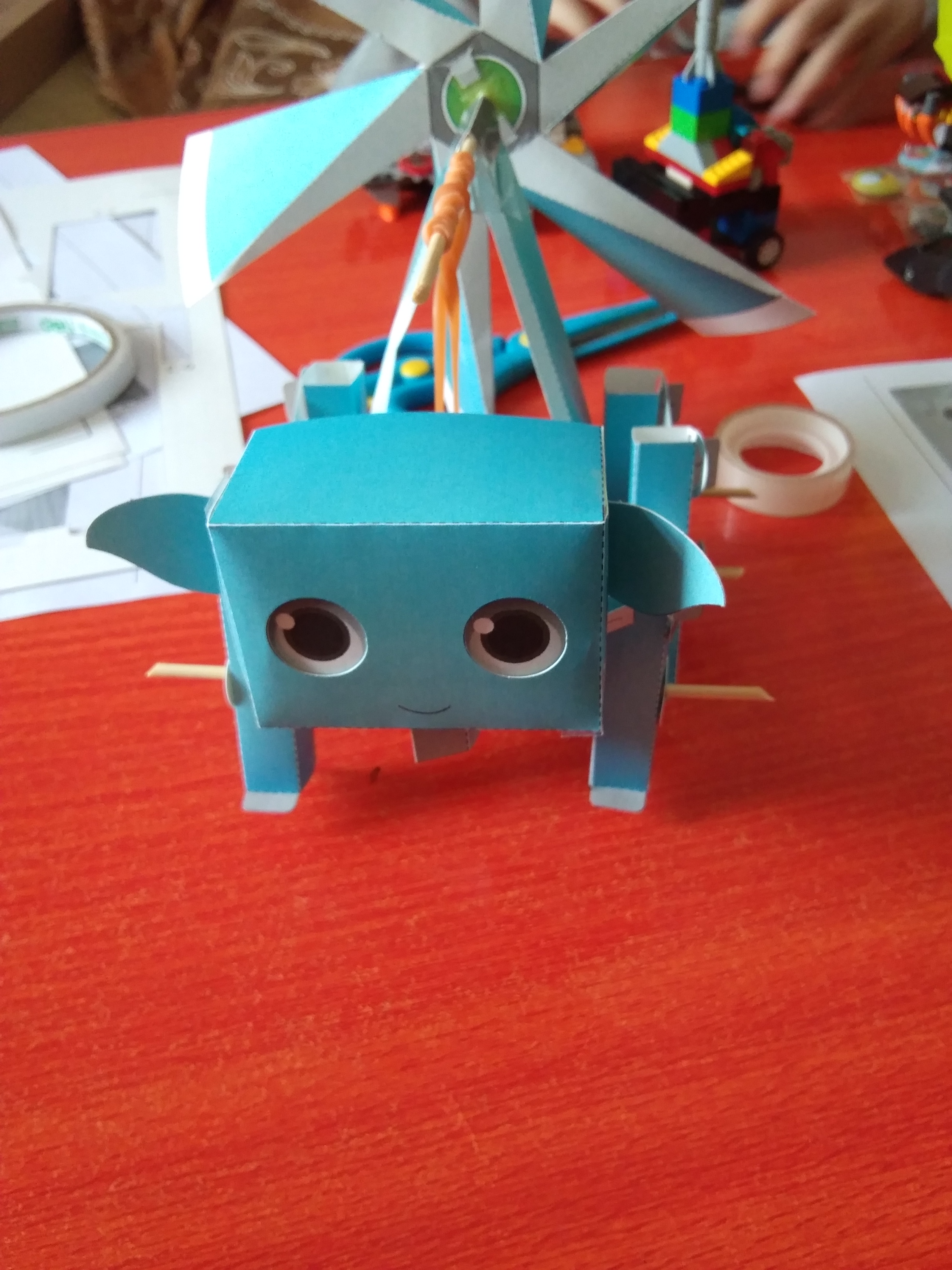 幼儿园自制纸箱机器人-图库-五毛网
