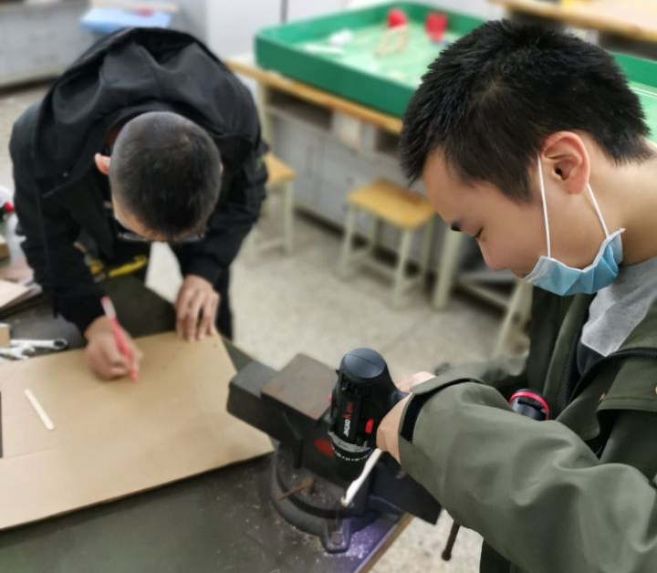 为防御疫情而造《智慧食堂人员监控和分流系统》