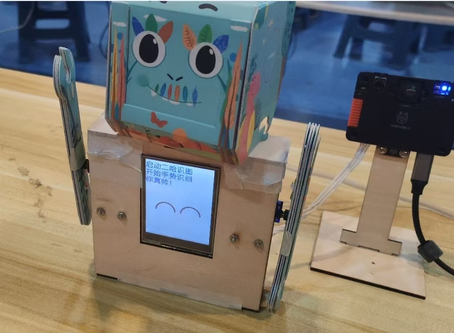 “书桌学伴”——会举手为你喝彩的 AI 学习小伙伴