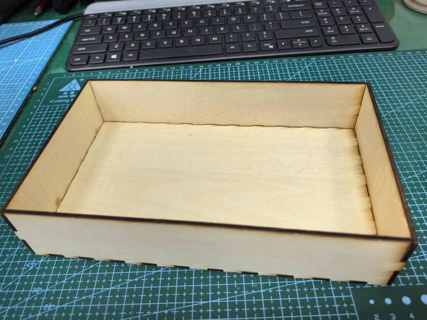 用A4纸大小的木板做一个最大的无盖长方体盒子